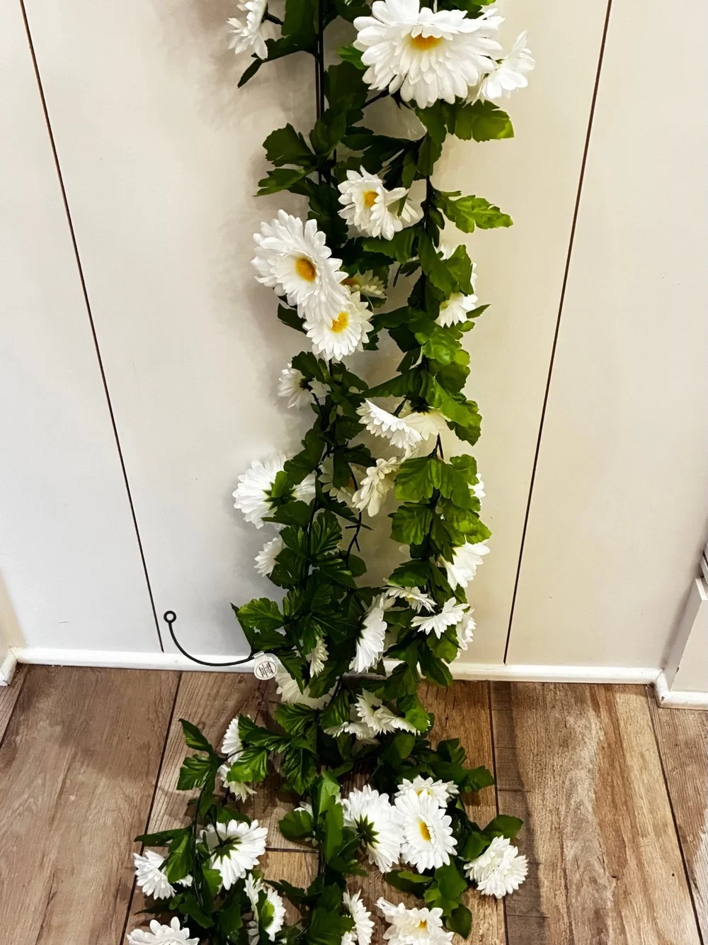 Bella Vita White and Green Daisy Garland
